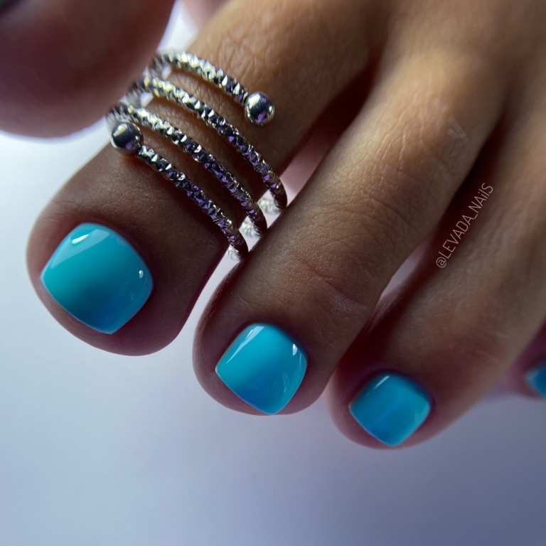 LevadskaiaOksana-pedicure-russa